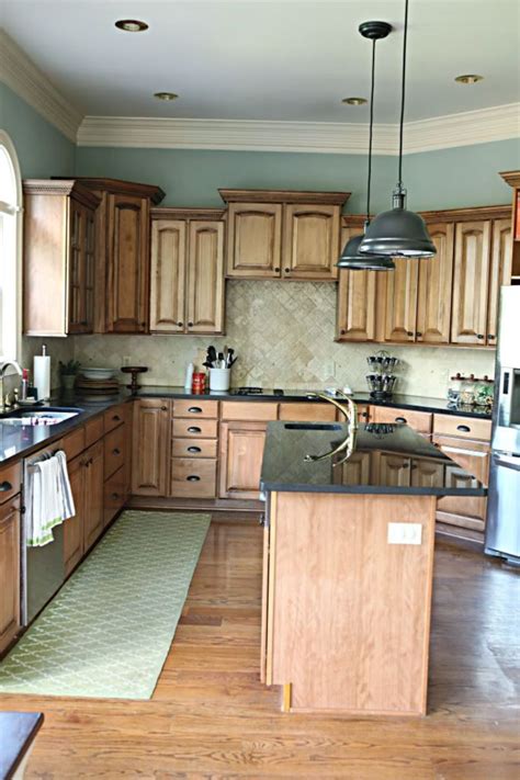 Kitchen cabinet packages starting at $4,995! Elegant Kitchen Light Cabinets with Dark Countertops 20 - Hoommy.com