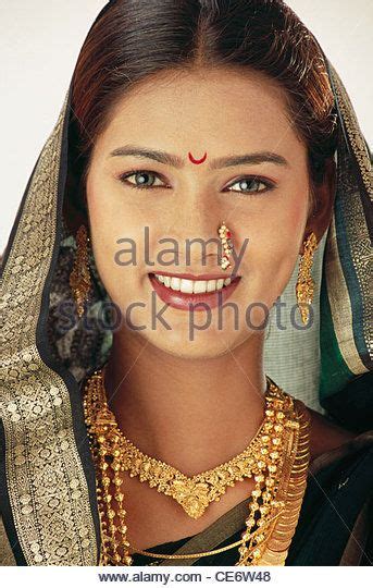 Mak 85210 Indian Maharashtrian Woman Wearing Gold Jewellery India Mr607 Stock Image Gold