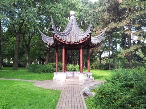 chinese-pagoda-in-kronvalda-parks-chinese-culture,-chinese-art,-chinese-pagoda