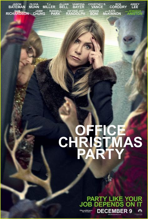 jennifer aniston s office christmas party gets funny new trailer watch now photo 3801222