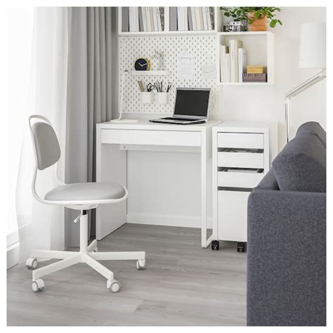 Gerade wird er als schreibtisch benutzt und ist dafür optimal, da sehr groß. MICKE Schreibtisch - weiß - IKEA