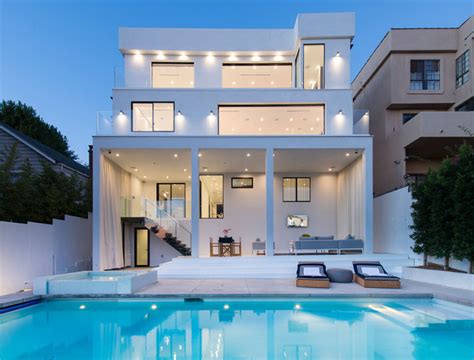 16 Reasons Why This New House In The Hollywood Hills Is So