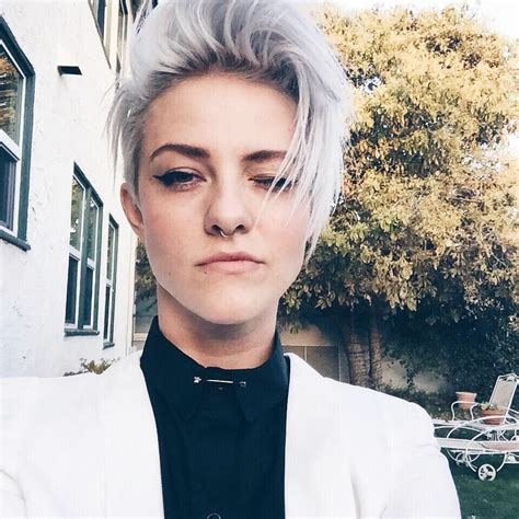 Welcome to world of TomBoy Crush ! — Whouah… Brittenelle ... | Tomboy hairstyles, Androgynous ...