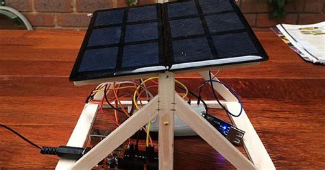 Sun Tracking Solar Panel Using Arduino