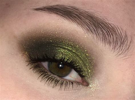 Simple Olive Green Smoky Eye Green Makeup Makeup For Green Eyes
