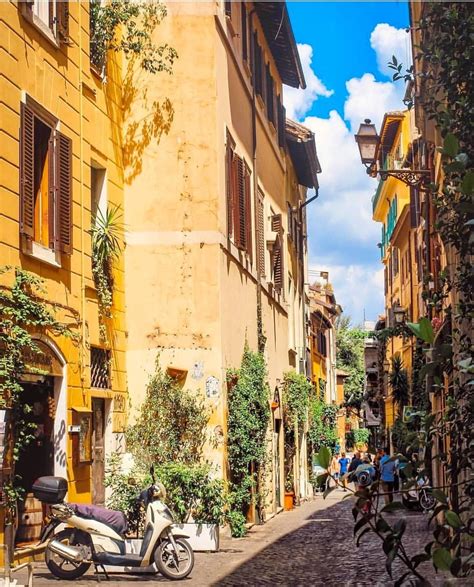 Italy • travel • passion. Narrow streets of Rome | Рим италия, Места для путешествий