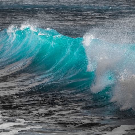 Download Wallpaper Turquoise Sea Wave 2048x2048
