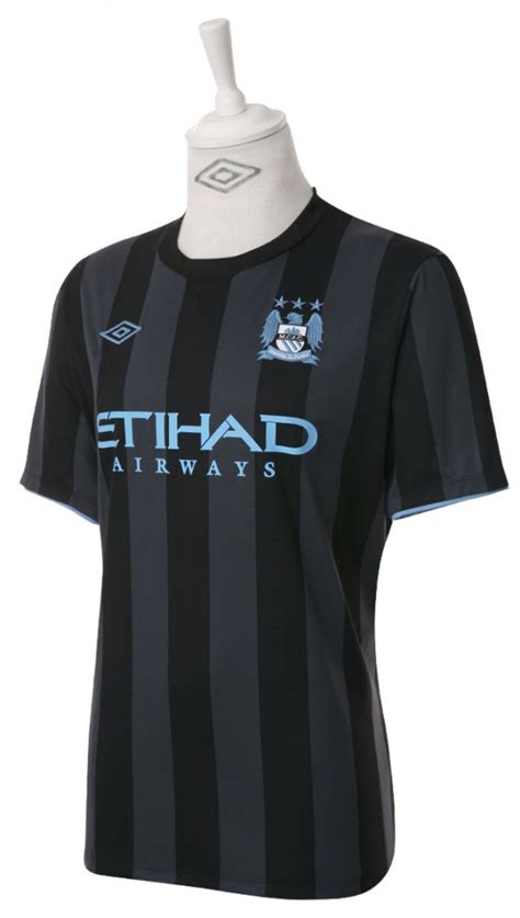 Klicken, um den kader von man. Man City Reveal Slick New European Away Kit For 2012/13's ...