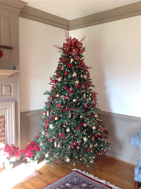 20 Christmas Tree Decorated In Red And Gold