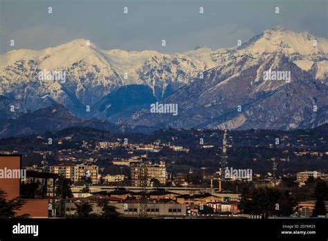 Milan Skyline Alps High Resolution Stock Photography And Images Alamy
