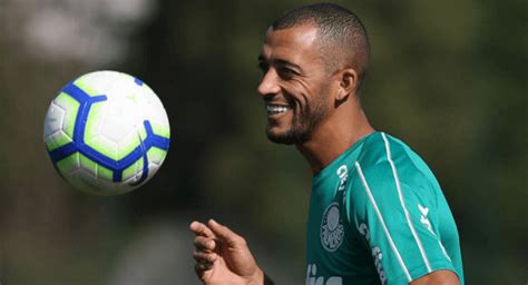 Sem Veríssimo Ex Palmeiras Vira Plano A De Jorge Jesus No Benfica