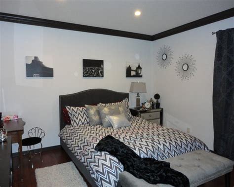 Comfort and elegance are in harmony with stylish decor and luxurious the dreamy color palette and layers of soft bedding make this elegant bedroom fit for a star. Best Hollywood Glam Bedroom Design Ideas & Remodel ...