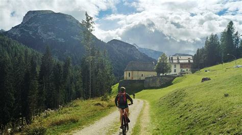 Cycle Vacation In Italy Best Cycle Routes Through The Dolomites