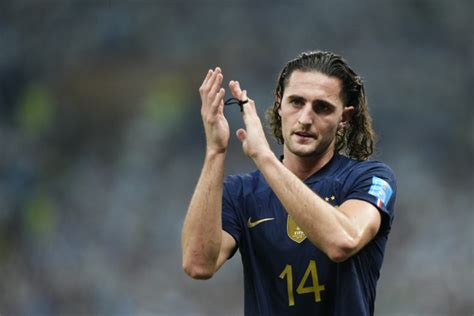 report manchester united linked adrien rabiot makes decision on his future