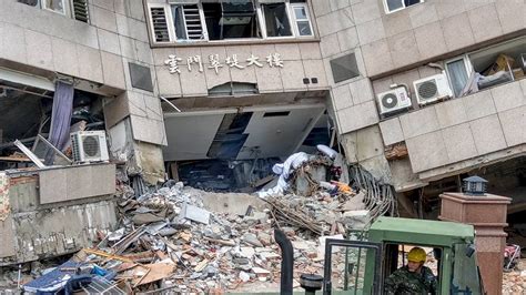 2018年花蓮地震，主震發生於2018年2月6日23時50分41.6秒（utc+8）的地震，其震央位於臺灣 花蓮縣近海，地震規模為m l 6.2、m w 6.4，震源深度6.3公里 。 本次地震前後發生了多次芮氏規模5以上之地震，其中最大前震發生於2018年2月4日21時56分40.6秒，震央位於花蓮縣近海，地震規模為m l 5.8，震源深度10.6公里 。 花蓮地震 營建署：評估5棟被列危樓 - 新聞 - Rti 中央廣播電臺