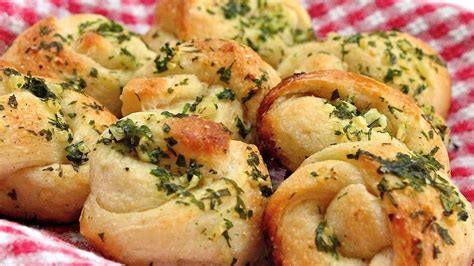 Italian Garlic Knots Recipe From
