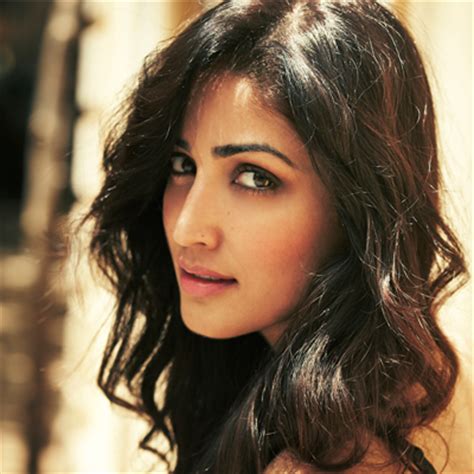 If you want to get your hair cut super short but the fear of making a mess is pulling you back, this should give you some courage. Yami Gautam crops her hair for her next!