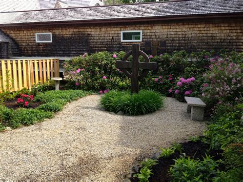 In 2003, a garden of remembrance was laid out on the east side of the oval garden was designed by land use consultants; Memorial Garden - St. Margaret's Episcopal Church ...