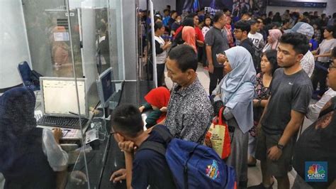 Ketika memasuki bulan ramadhan banyak orang yang memperbanyak ibadah dan amal. Hari Ini MRT Jakarta Mulai Cek Suhu Tubuh Penumpang