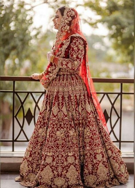 very very heavy dress wear bride in her barat bridal dresses pakistan red bridal dress