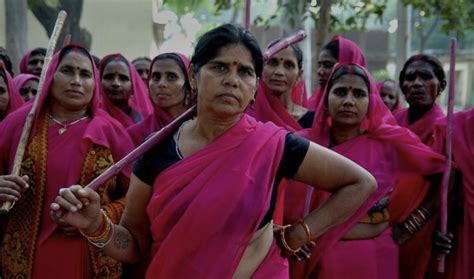 The Indian Gulabi Gang Indias Pink Sari Crusaders Shequality