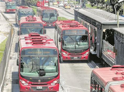 Transmilenio is a bus rapid transit brt system that serves bogot the capital of colombia the system opened to the public in december 2000 covering av c. Desde hoy sube tarifa de pasaje de Transmilenio ...