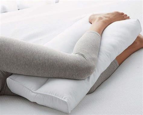 tucking pillow between legs while sleeping is good for health in hindi tucking pillow between