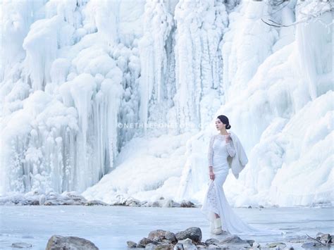 Korean Outdoor Winter Snow Scene Pre Wedding Photography