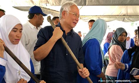 Jom kenali siapa sebenarnya najib razak. Najib, Rosmah raikan Aidilfitri di Seri Kenangan