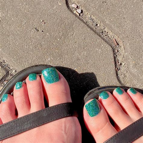 Partner your shimmery pedicure with a seafoam manicure. 15 Sizzling Summer Pedicure Ideas | Beauty nails design ...