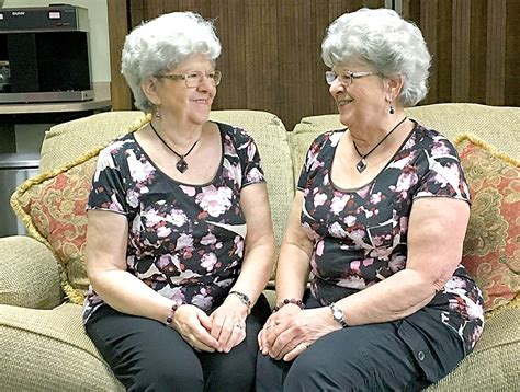 Identical Twin Sisters Make The Most Of Their Similarities News