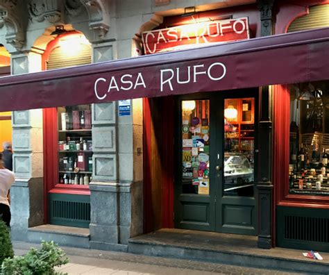 Establecimientos como el café iruña o casa rufo mantienen la atmósfera de un bilbao auténtico. «Casa Rufo» en Bilbao, un confortable restaurante dentro ...