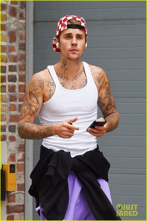 justin bieber shows off his tattoos during day out in nyc photo 4956687 justin bieber photos