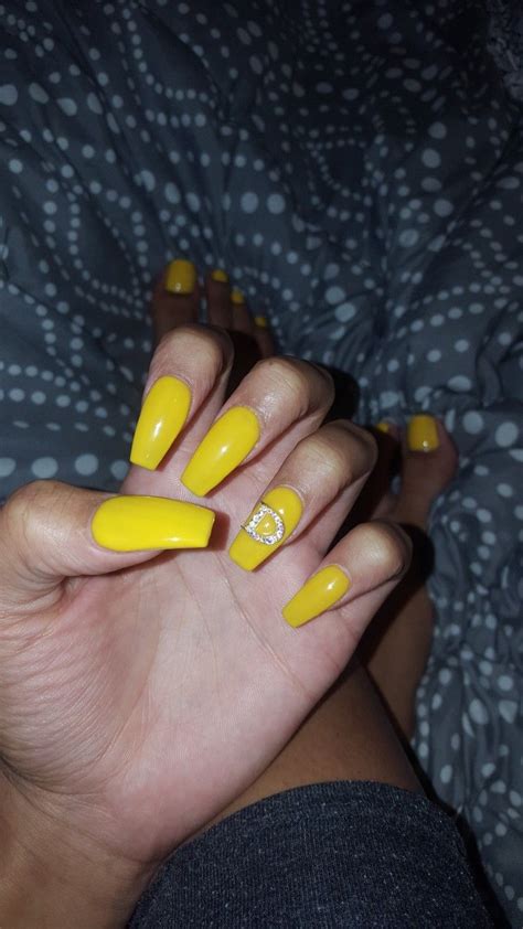 My personal nails :) Boyfriend's initial | yellow | nails ... Almond shape acrylic nails for casual look.