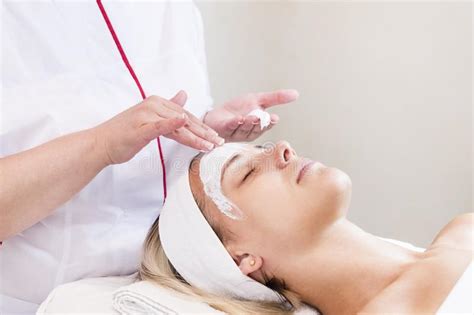 Process Cosmetic Mask Of Massage And Facials Stock Image Image Of Gentle Fresh 99950255
