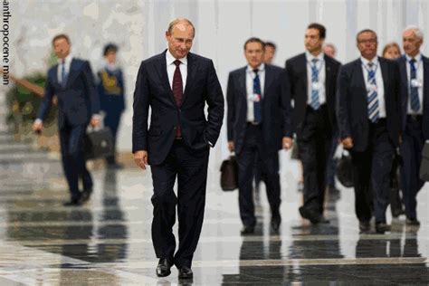 Последние твиты от putin caminando (@putin_caminando). ¿Por qué Vladimir Putin camina así? Neurólogos lo descubren