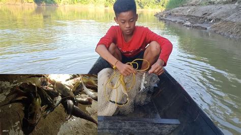 Dengan kandungan dan keanekaragaman hayati yang banyak, sungai dapat menjadi sumber rezeki. Menjala di Sungai Lematang & Ikan Baung - YouTube