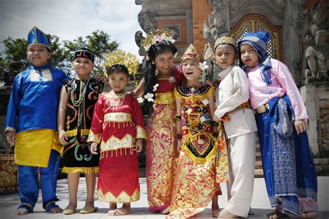 12 Faktor Penyebab Keberagaman Masyarakat Indonesia Anto Tunggal