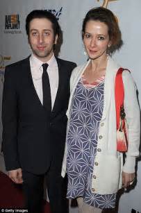 The Big Bang Theorys Simon Helberg And Wife Jocelyn Towne Expecting