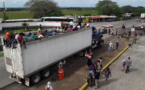 Caravana Migrante Llega A Isla Veracruz Se Dividen En Grupos