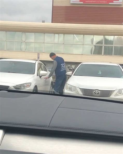 Man Tries To Open Wrong Car For 10 Minutes This Guy Had An Absolute