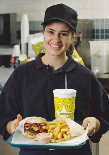 The average food service worker salary in canada is $33,004 per year or $16.93 per hour. The Average Annual Salary of a Fast Food Worker - Woman