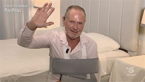 Paul gascoigne verso il ritiro. Paul Gascoigne con tutore in collegamento, incerto il ...