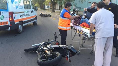 Accidente 19 Y 12 Dos Motociclistas Trasladadas Al Hospital Una Cayo