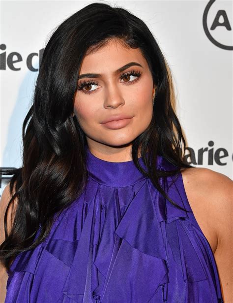Kylie Jenners Dark Wavy Hair In 2017 The Wildest Celebrity Hair