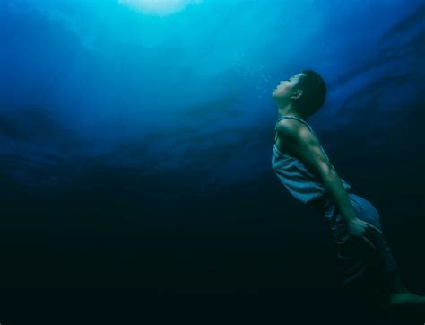 Underwater Breath Holding Photo Telegraph