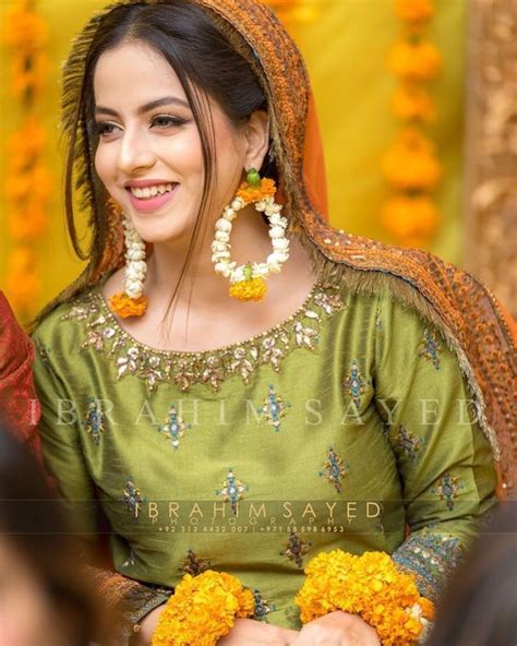 Beautiful Simple Dress For Mehndi Bridal Mehndi Dresses Bridal Dresses Pakistan Pakistani