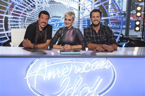 American Idol Jury Television Celeb Dirty Laundry Part Après deux saisons et