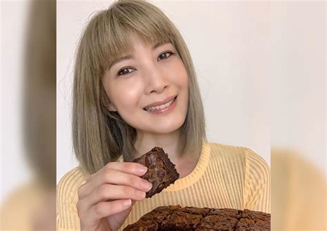 Actress jeanette aw, who says clothes are a reflection of her mood, had to deal with colder weather while living in japan has improved jeanette aw's baking skills, the one constant has been her style. Serious - Lots of Lousy Sinkie Bakers Feeling Threatened ...