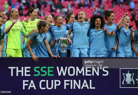 Manchester City Women Celebrate With The Trophy During The Sse Womens